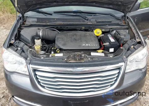 2016 Chrysler Town & Country Touring из США, поврежденный, VIN 2C4RC1BG5GR279833